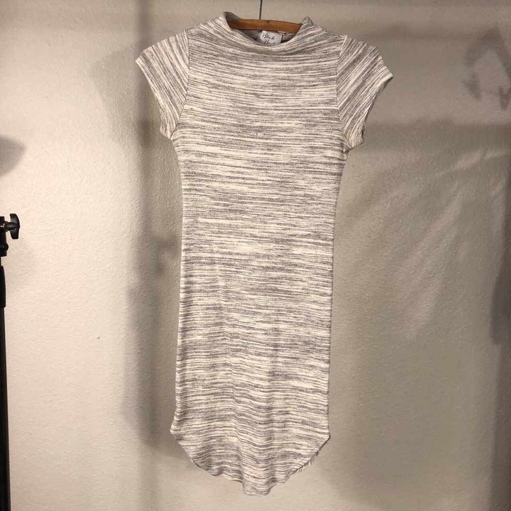 Cute ribbed gray dress by Black Bead